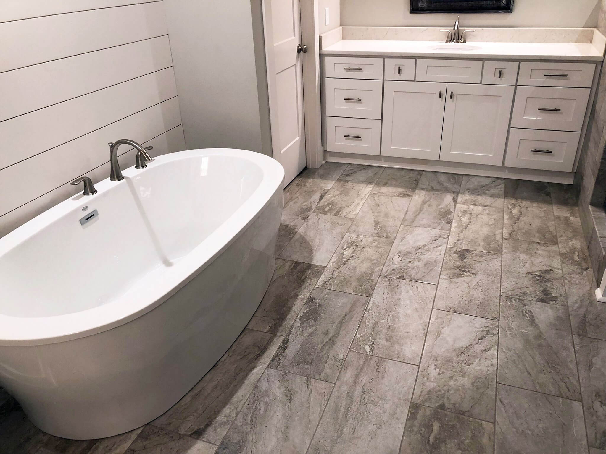 Modern bathroom with vinyl flooring